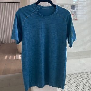 Mens Lululemon workout shirt